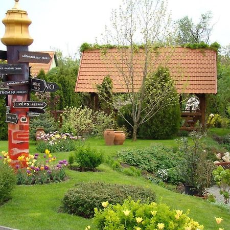 Bed and Breakfast Publo Etterem Es Panzio Csakvar Экстерьер фото
