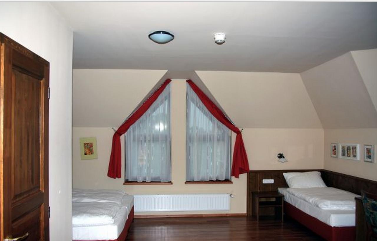 Bed and Breakfast Publo Etterem Es Panzio Csakvar Экстерьер фото