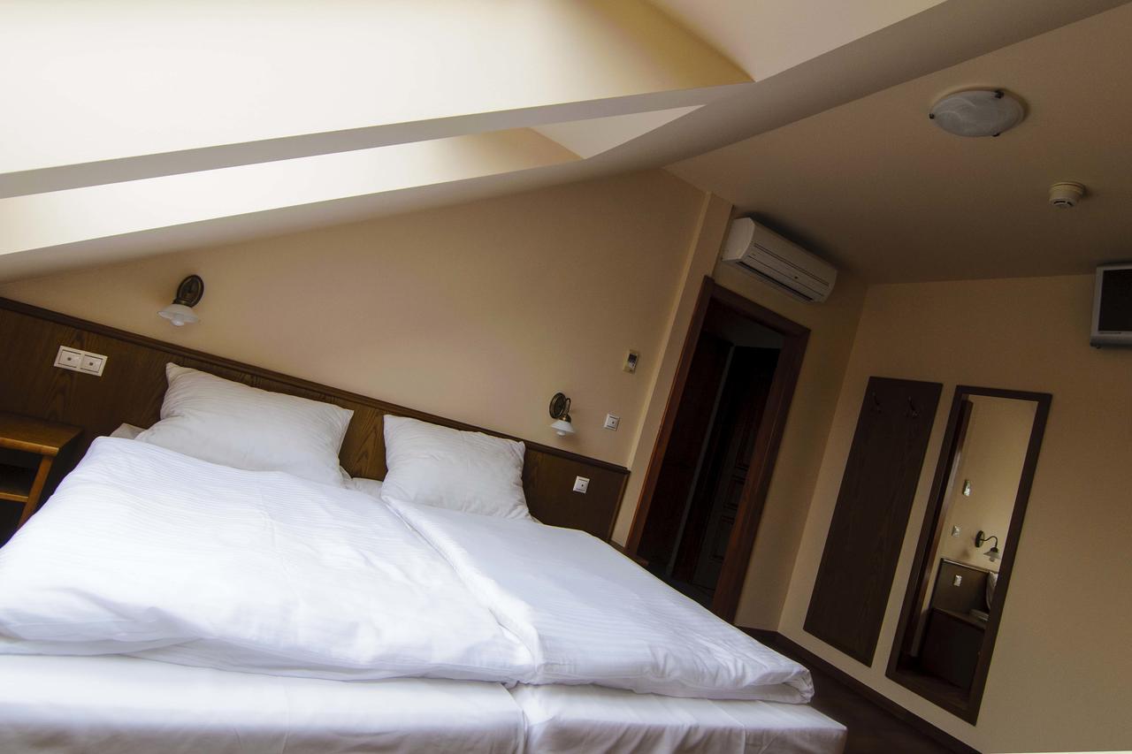 Bed and Breakfast Publo Etterem Es Panzio Csakvar Экстерьер фото