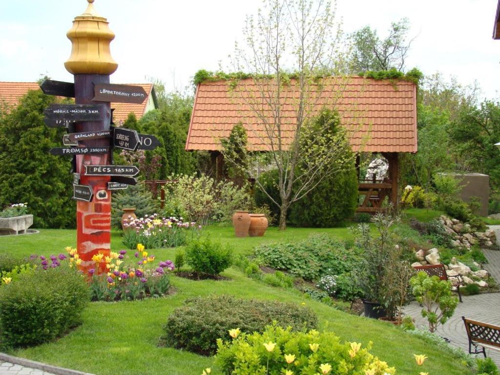 Bed and Breakfast Publo Etterem Es Panzio Csakvar Экстерьер фото